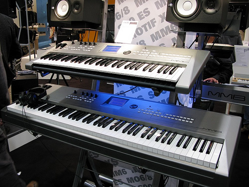 Yamaha MM8 shown on bottom with the MM6